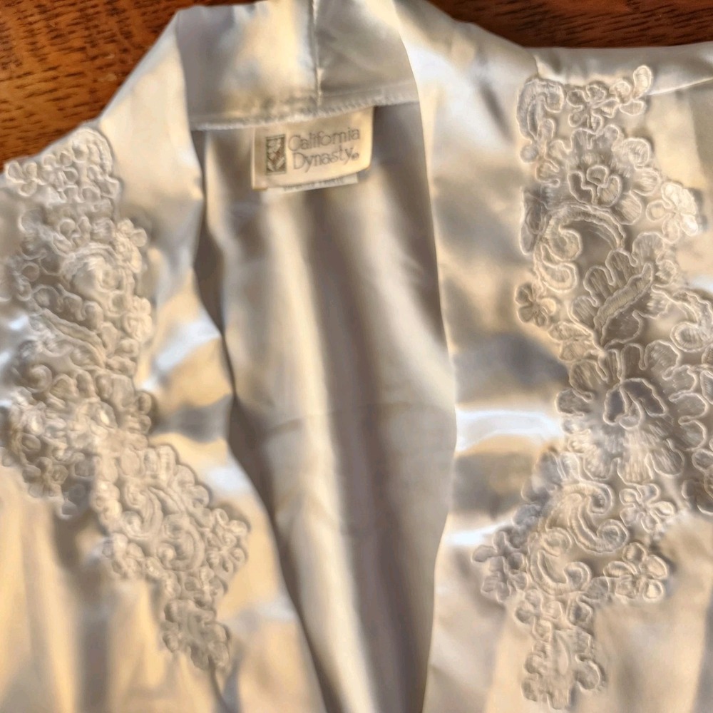 California Dynasty Robe Womens White Lace Collar Bridal Wedding Satin Vintage